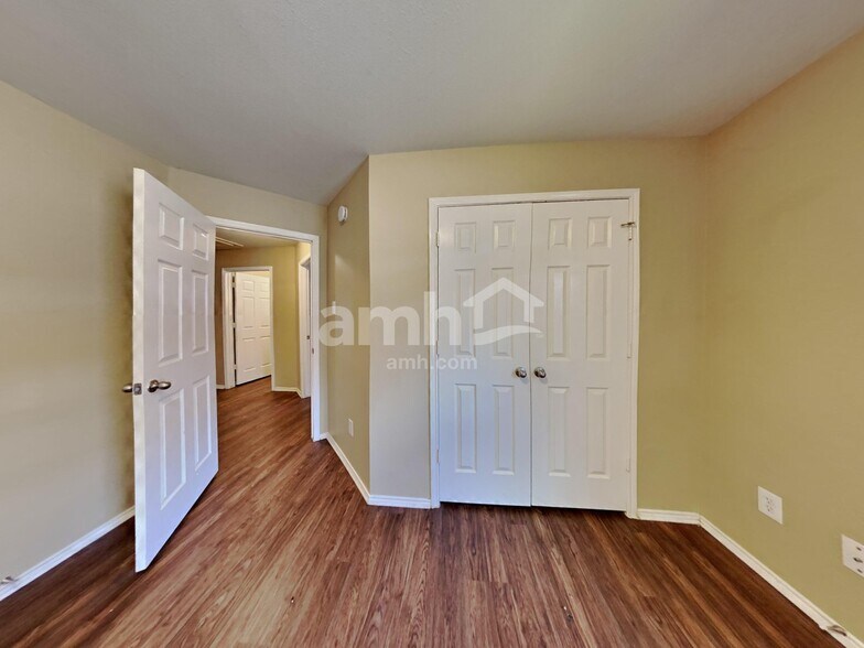 Building Photo - 631 Gateship Dr
