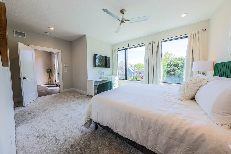 Building Photo - 362 Zimpfer St