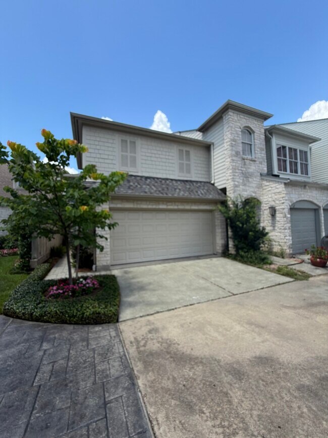 Building Photo - 1315 Whispering Pines Dr