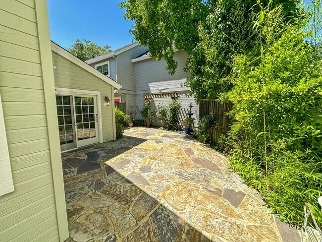 Building Photo - Elegant & Spacious 3BD Home | Pool Access,...