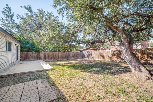 Building Photo - Welcome home to this single-story home in highly desirable Northwest Crossing