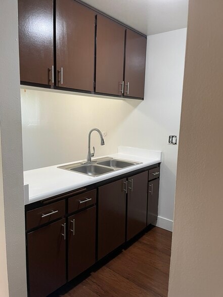 Unit 312 Kitchen - La Villa Mesa