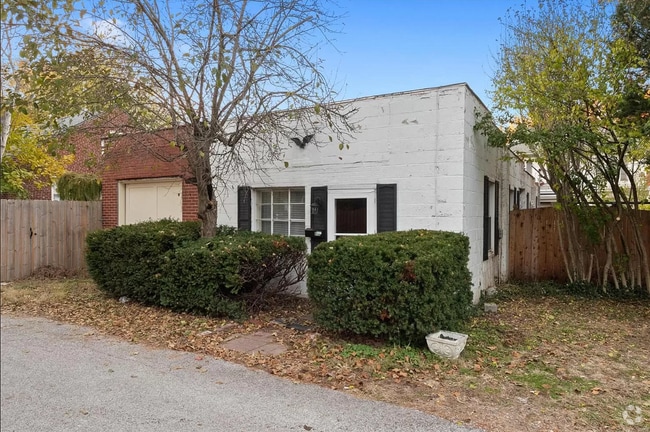 Building Photo - 818 Randle St