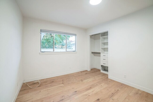 Building Photo - 1700 Bracken Ave