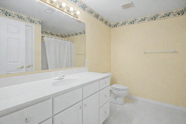 Building Photo - 2107 Blue Bell Way