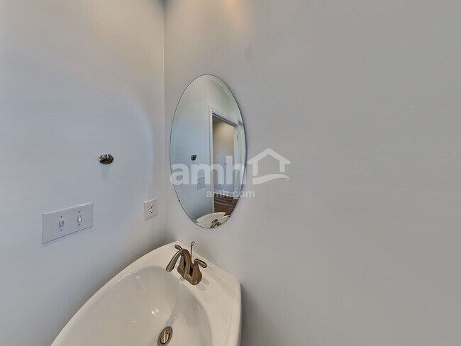 Building Photo - 210 Argea Dr