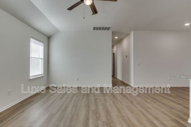 Building Photo - 11605 Mackenzie Wy