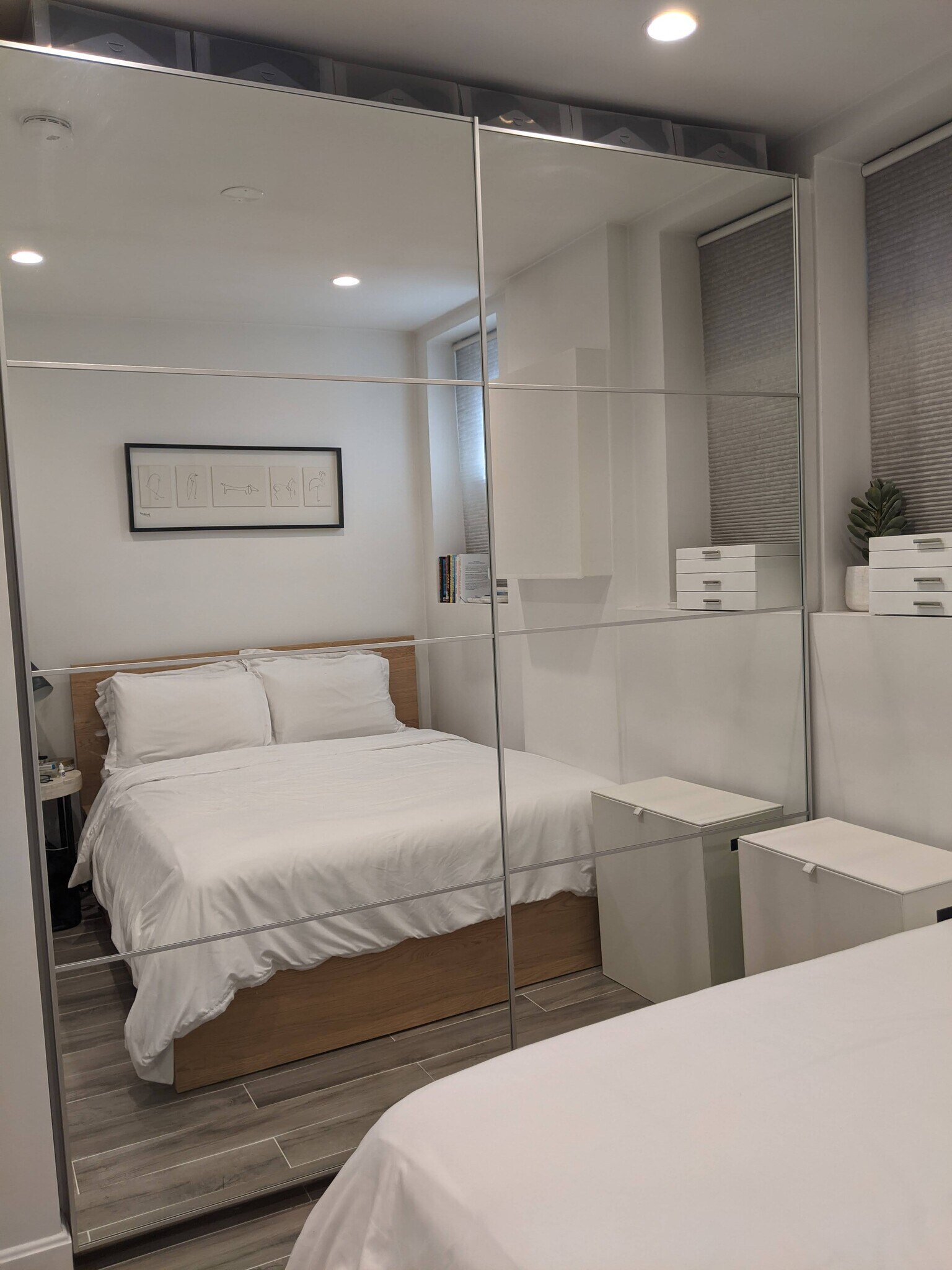Bedroom with ample built-in closet - 12 Melrose St
