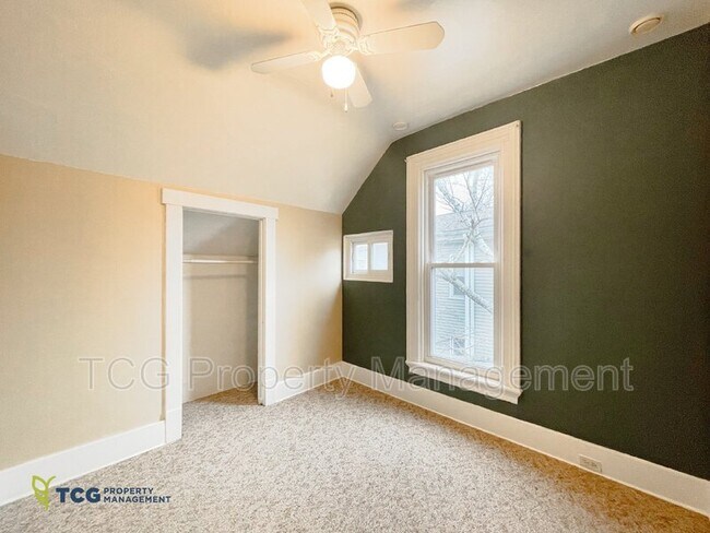 Building Photo - 738 E Main St