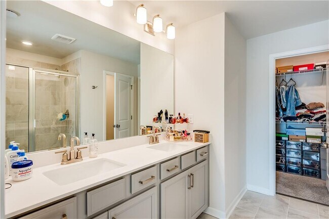 Building Photo - 1634 Halbrook Pl SW