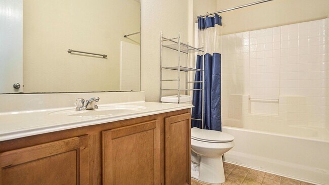 Building Photo - Beautifully Crafted 3 Bed 2.5 Bath 2 Car g...