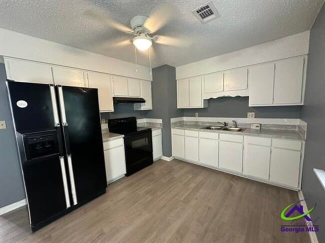 Building Photo - 503 Coventry Ct