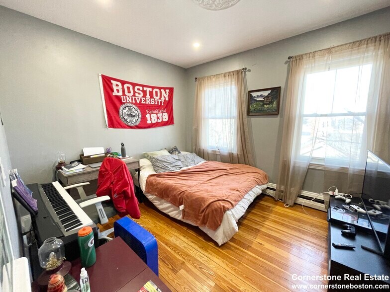 Building Photo - 18 Sunset St