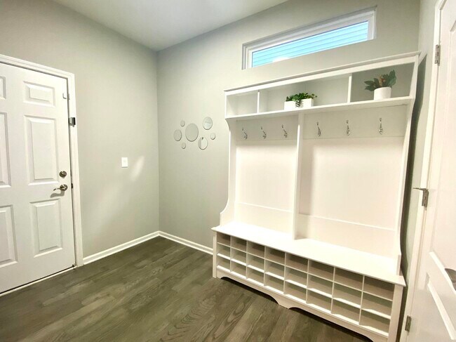 Building Photo - 2835 Dillon Dr