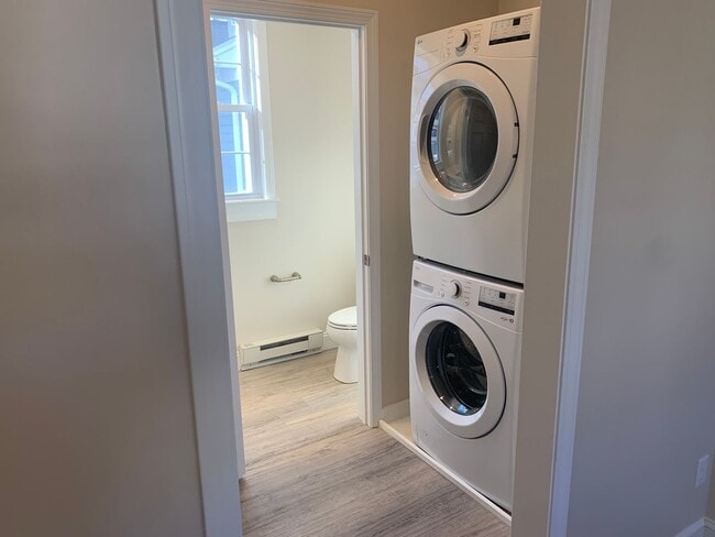 Building Photo - 129 Kenoza Ave