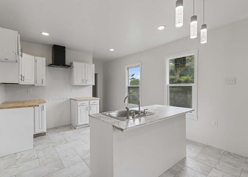 Building Photo - 3012 Lothrop
