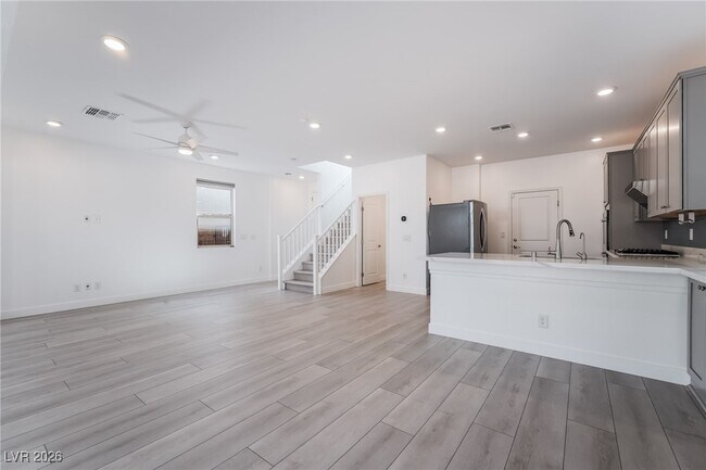 Building Photo - 10784 Glowing Dawn Ave