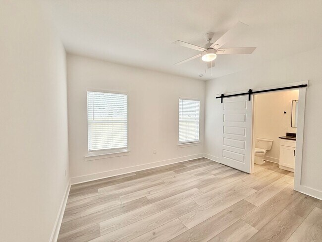 Building Photo - Modern 3-Bedroom Home