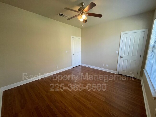 Building Photo - 809 Summer Breeze Dr
