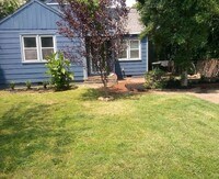 Building Photo - Walker duplex