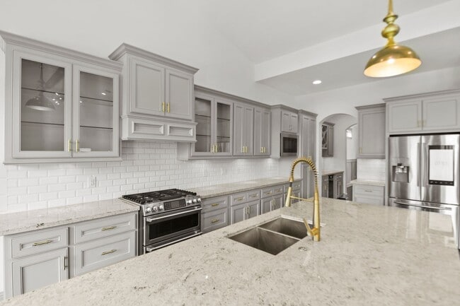 Building Photo - Timeless Elegance in Oak Forest: A Stylish...