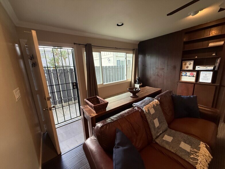 Building Photo - 6927 Amherst St