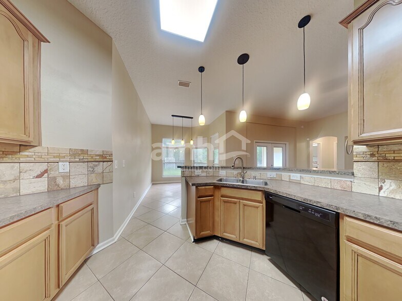 Building Photo - 13839 Fish Eagle Dr W