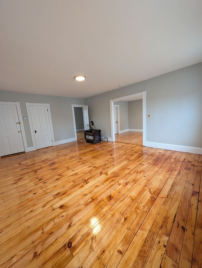 Building Photo - ? Recently Renovated 2-Bedroom Apartment ?