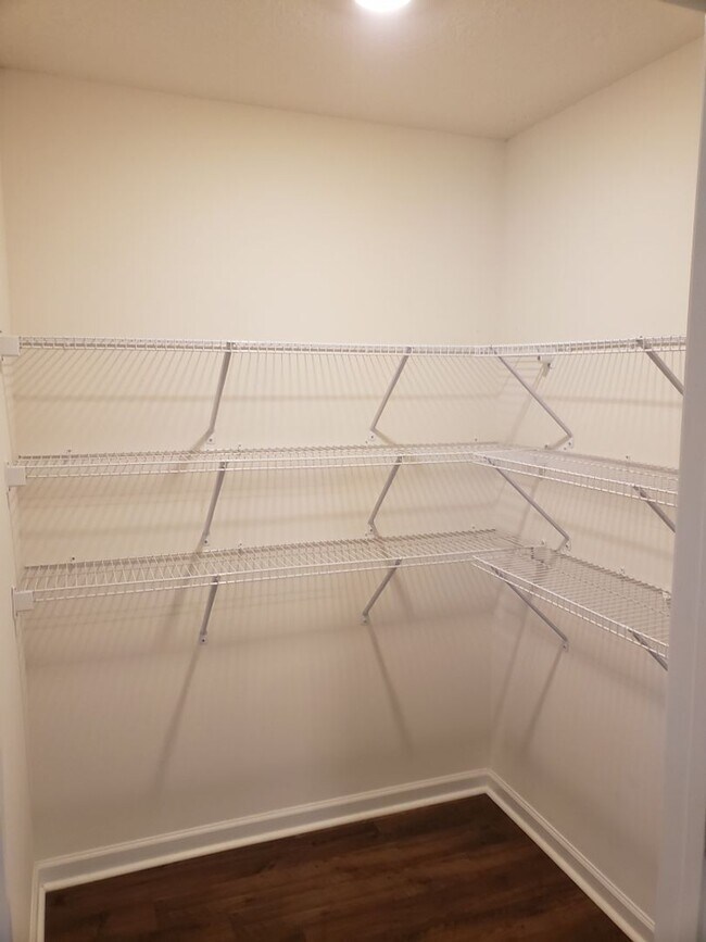 Building Photo - 3 Bedroom / 2.5 Bath Home Kingsport TN - Over 2100 Sq Foot!