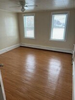 Building Photo - 10 March St