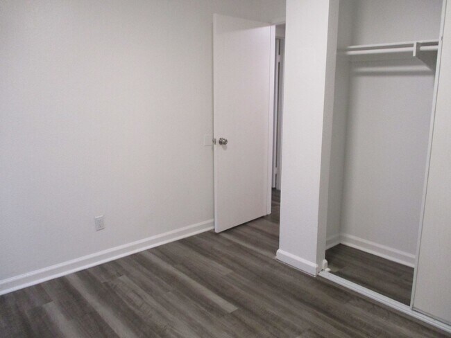 Building Photo - Desirable Chula Vista 2 Bedroom 2 Bath Condo!
