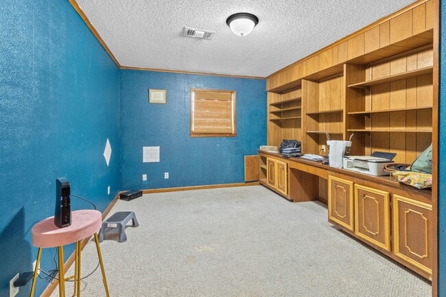 Building Photo - 1412 W McNeese St