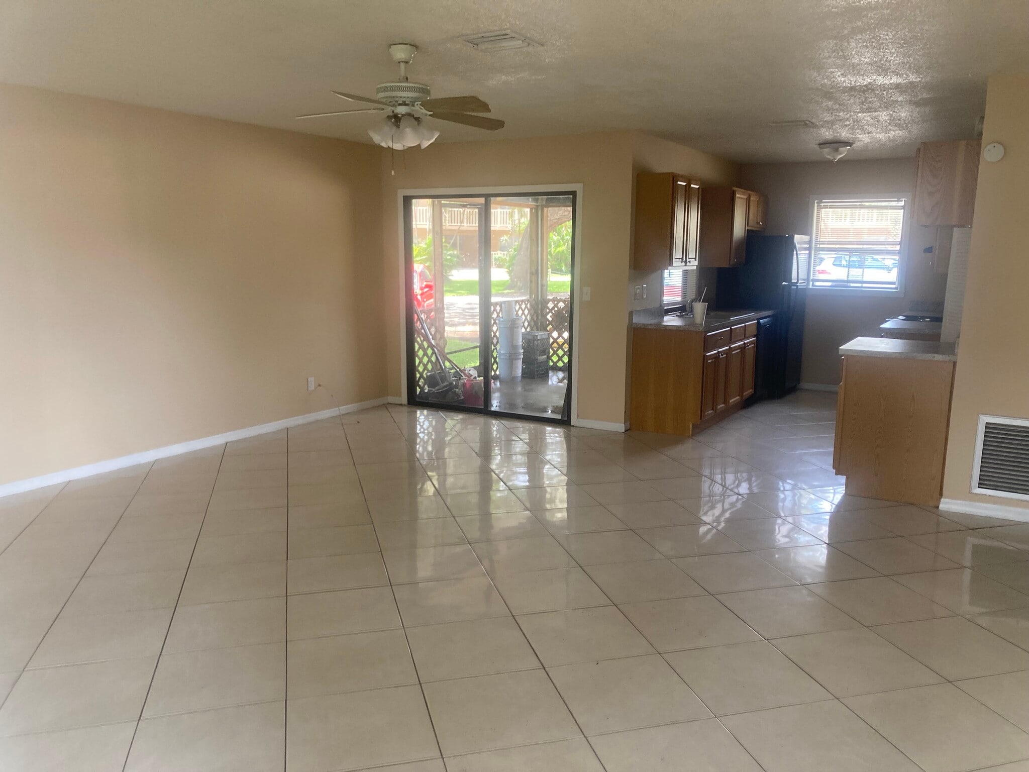 Building Photo - 528 Grapefruit Ave