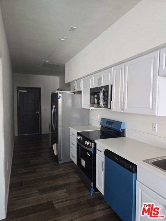 Building Photo - 940 S Western Ave