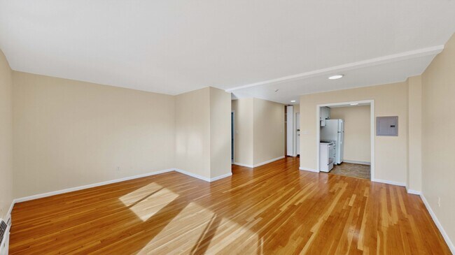 Building Photo - 525 Highland Ave