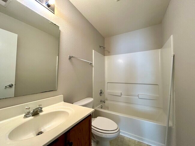 Building Photo - 6536 Matlea Ct