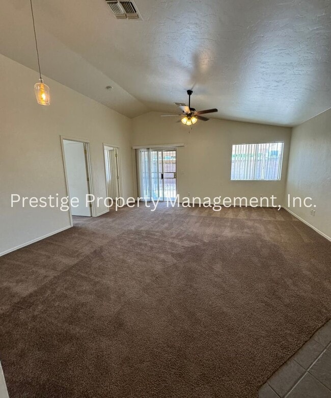 Building Photo - Cozy East Side Home W/ a Den