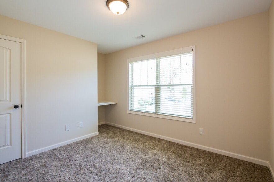 Building Photo - 323 Trailside Dr