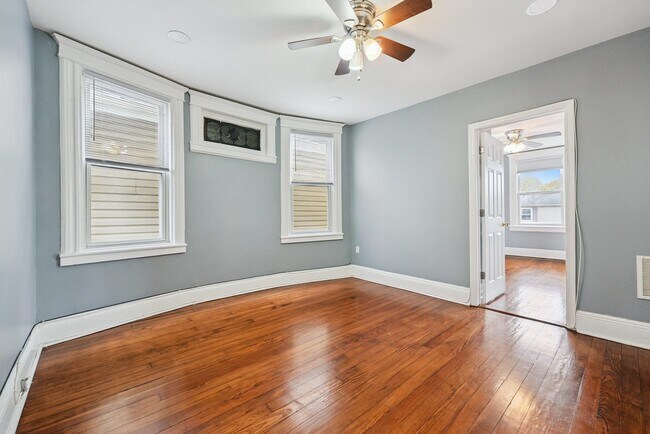 Building Photo - 41 E 48th St