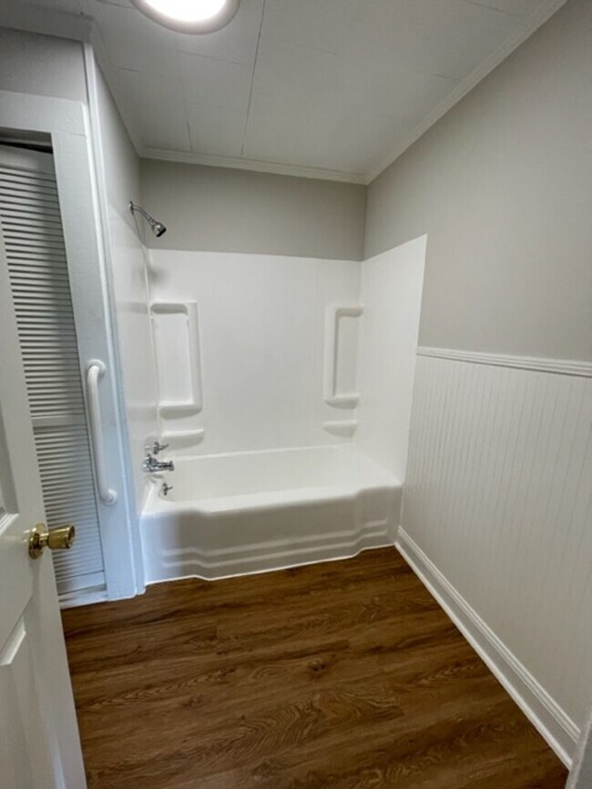 Building Photo - Duplex / Gibsonville