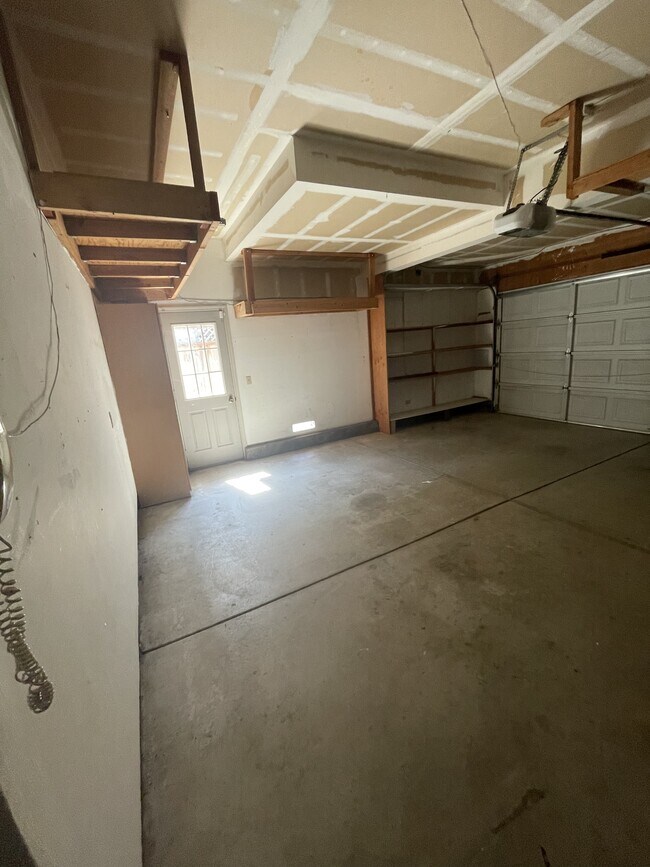 Building Photo - 7216 Roxanne Ln