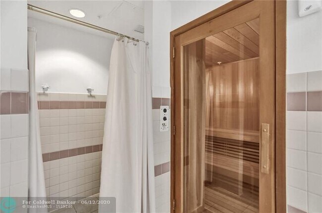 Building Photo - 111 SE 8th Ave