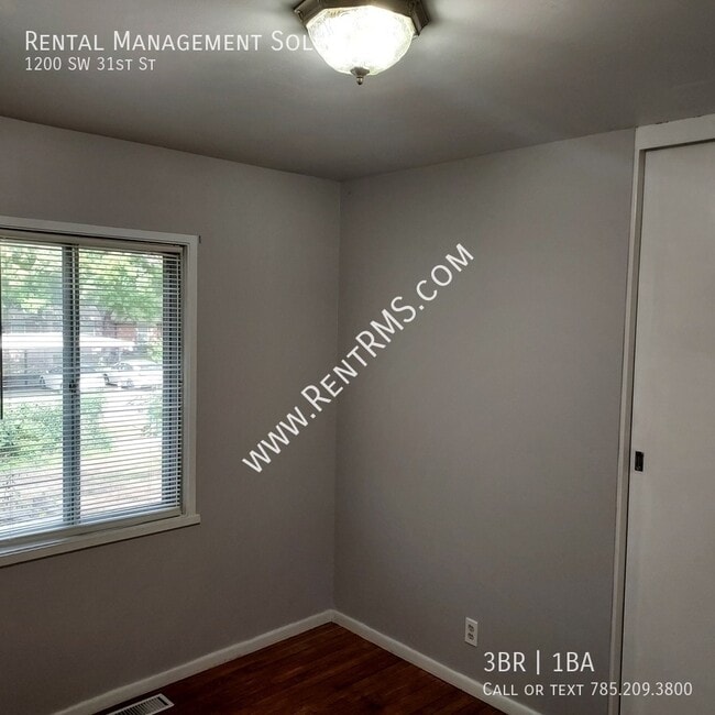 Building Photo - 1200 SW 31st St