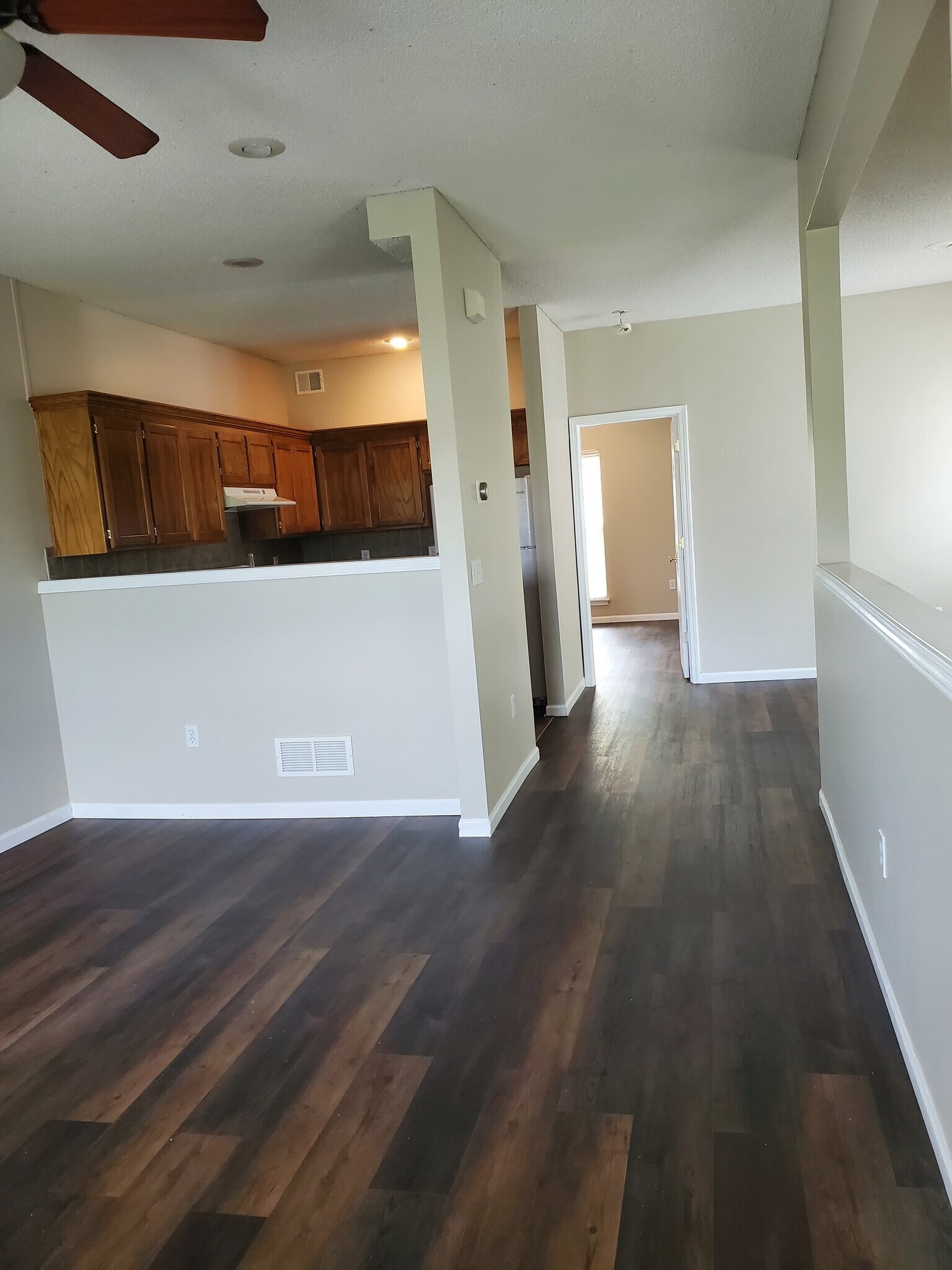 Building Photo - 10335 Parkview Ave