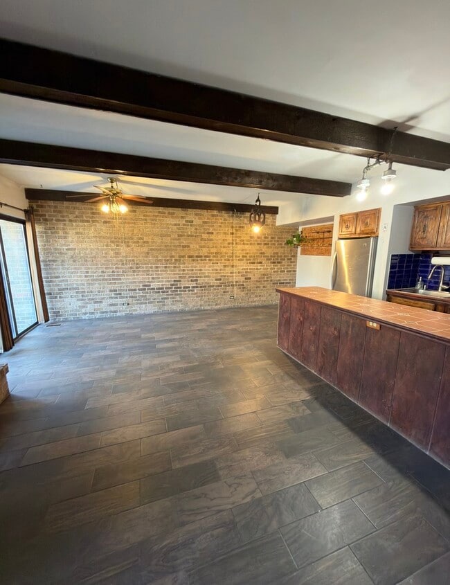 Building Photo - 203 Kenneth Cir