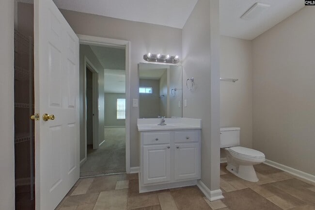 Building Photo - 390 Fox Trot Dr