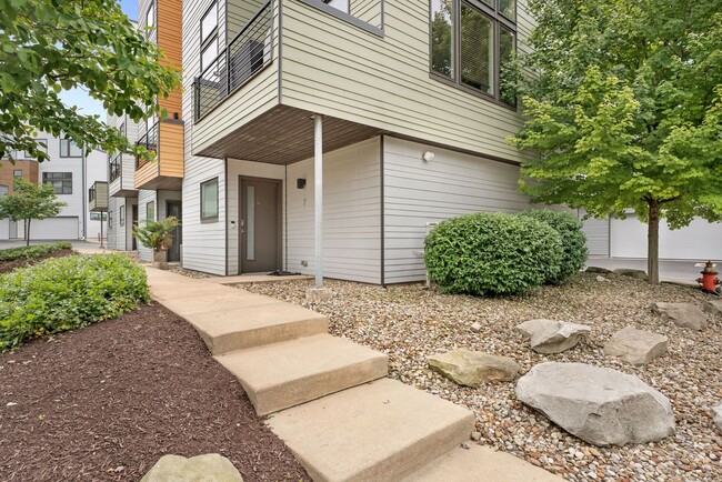 Building Photo - Beautiful Furnished 1 bedroom unit in Fair...