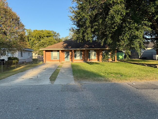 Building Photo - 1330 Horace St