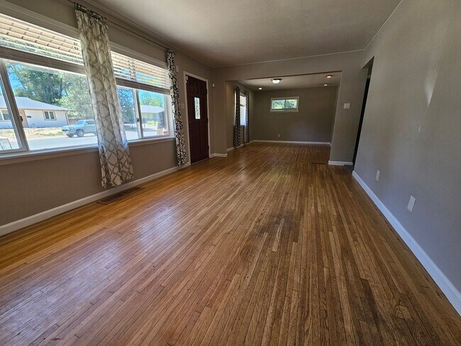 Building Photo - Virginia Village Home New Paint, Carpet, Blinds Backs up to Cherry Creek Trail