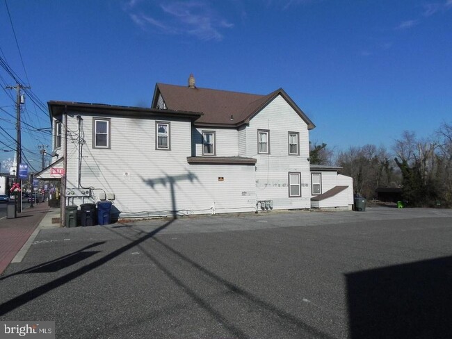 Building Photo - 354-356-356 S Main St